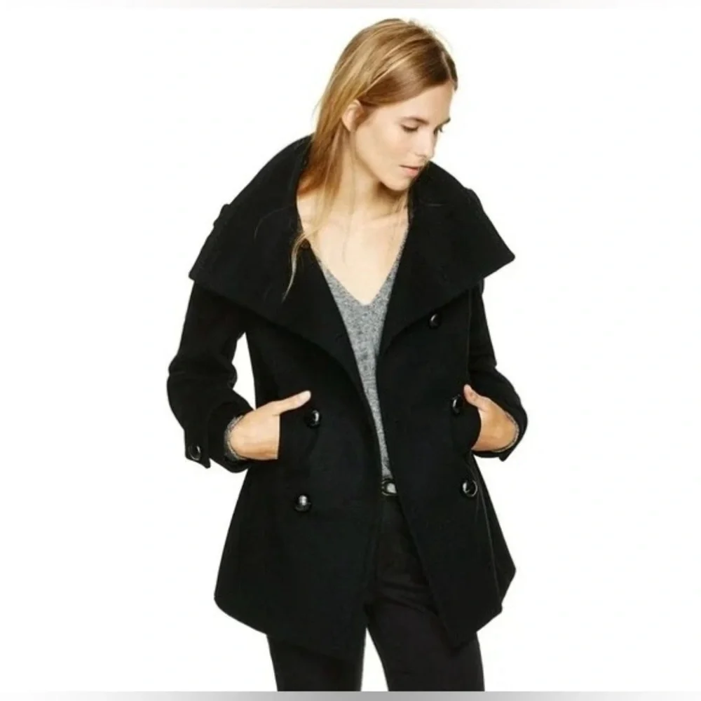 Aritzia! Talula Babaton - Howell Double Breasted Coat. Medium - Picture 4 of 13